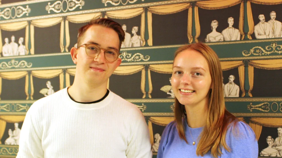Gabriel, 20 år, och Alva, 19 år, anordnar en gala där intäkterna oavkortat ska gå till Världens barn. Föreställningen kommer vara en sprudlande uppvisning av musik och teater där publiken guidas genom de två akterna av Gabriel och Alva.