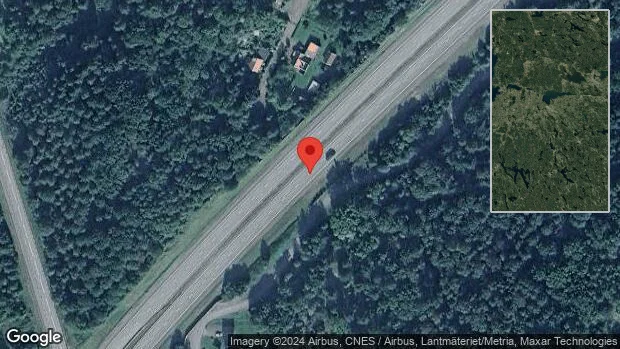 Stillastående personbil stör trafiken på E4