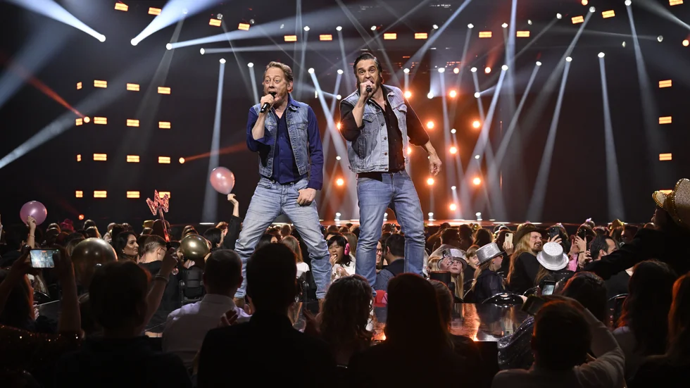 Ronny och Ragge framförde ett medley i mellanakten i Melodifestivalen på lördagen.