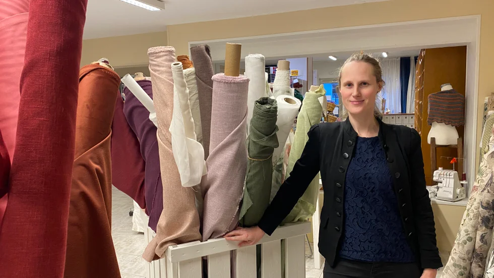 Zarah Skogsberg är Stallarholmsbo sen några år tillbaka. Nu tar hon över den anrika butiken på Trädgårdsgatan.