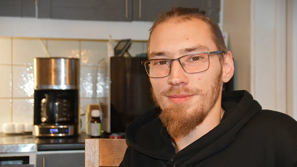 Nicklas Johansson Löfgren, 33 år räddade tillsammans med en vän sin son Noah upp ur isen på Båtsjön vid Forsaström. "Då var jag som starkast i världen", säger han. I den stund sonen var räddad förlorade han själv all kraft, där han låg i det iskalla vattnet.