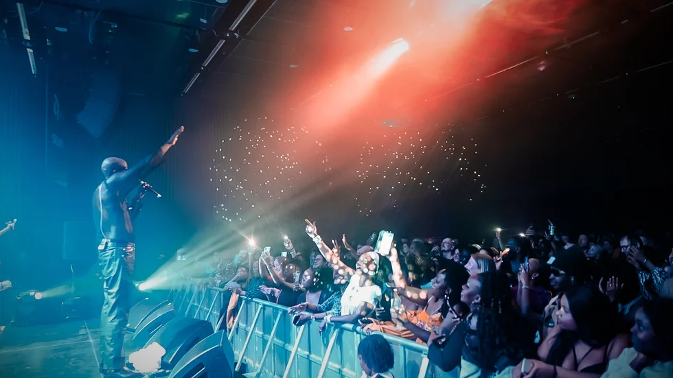 Kenyanske Bien-Aimé Baraza stod för en populär konsert- och klubbkväll på UKK i mars 2024. 