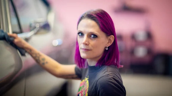 Twiggie startade bilfirma – hemma i garaget