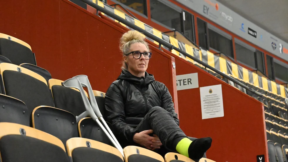 Ulrika Dahlgren, som just nu är gipsad efter en fallskada, förlänger med Skellefteå AIK.