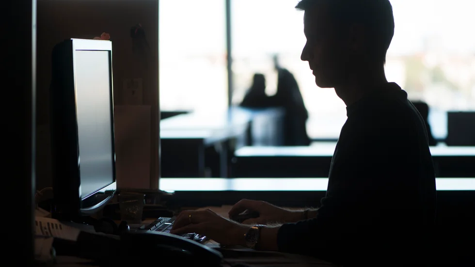 AI kommer utan tvekan att förändra arbetsmarknaden. Det är en positiv utveckling för akademiker att man genom tekniska framsteg kan frigöra tid och använda deras kompetens där den gör störst nytta, skriver Göran Arrius, ordförande Saco.