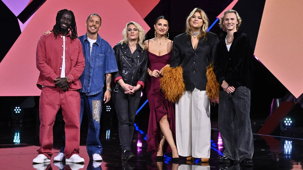 Linnea Henriksson, Meira Omar och Maja Ivarsson och Adrian Macéus när SVT presenterar låtar och artister som tävlar i Melodifestivalen 2025, vid en presskonferens under tisdagen.