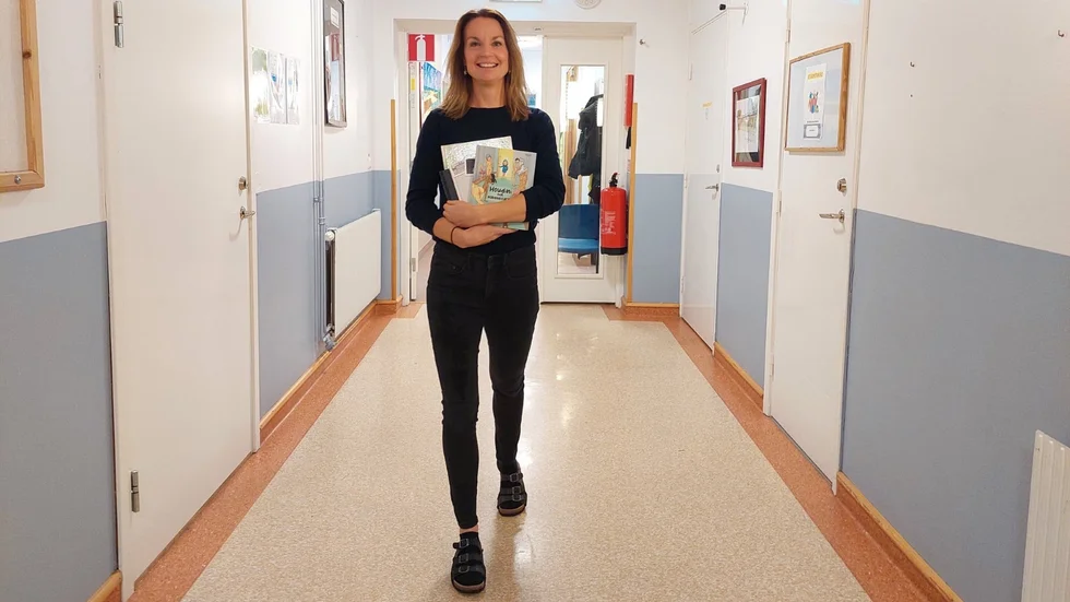 Elin har nyligen flyttat från Borensberg till Linköping och har precis gett ut sin fjärde bok. Houdini och nakenfisarna. Det finns en förhoppning att boken om Houdini ska bli en trilogi där tre av de sju diskrimineringsgrunderna tas upp på ett roligt och lättsamt sätt. 
