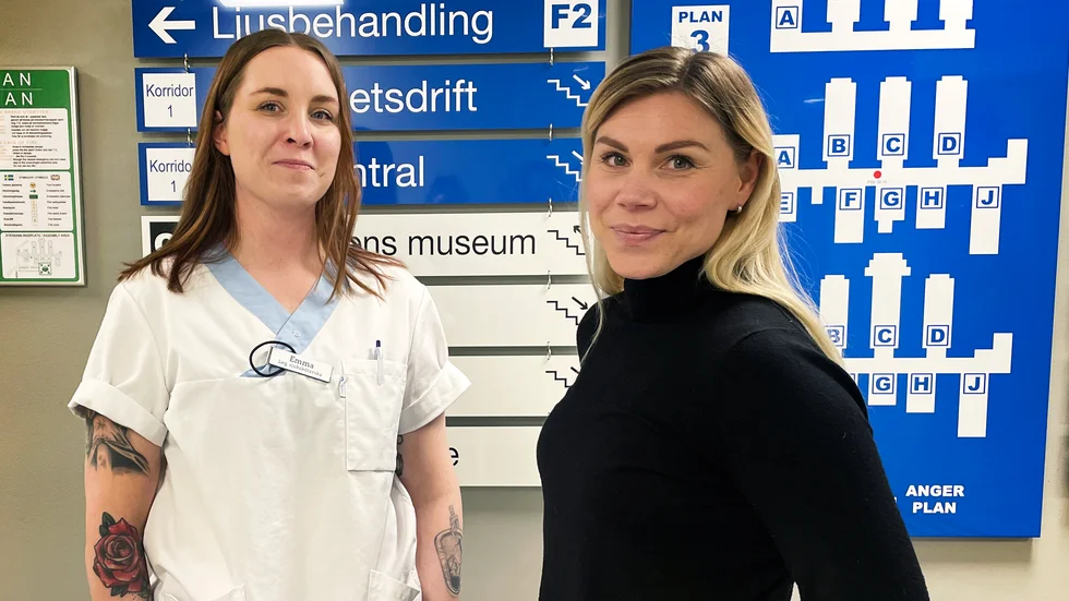"Från början var det väldigt många men nu är det en jämnare fördelning", säger Erika Norberg (t h), enhetschef på Björkskatans hälsocentral. "Det var den andra veckan vi hade toppen", säger Emma Lundgren, sjuksköterska.