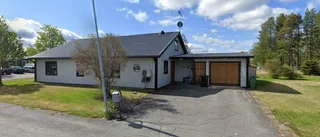 Huset på Hökvägen 1 i Malå har fått nya ägare