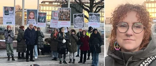 Föräldrar protesterar mot skolnedläggning