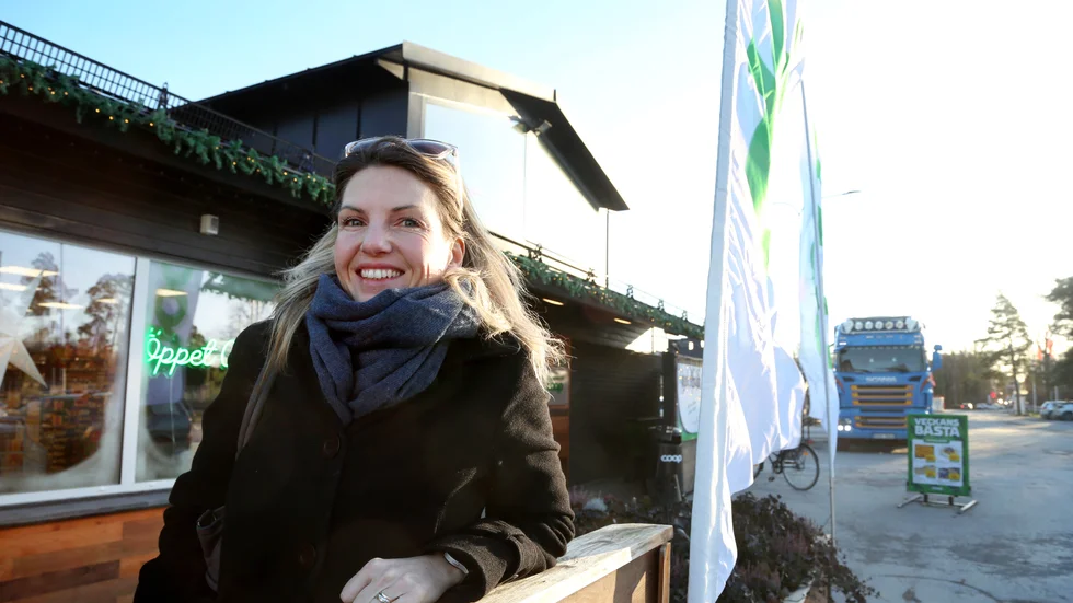 Tidigare i december utsågs Emilia Niska till ”Årets Romabo”. Nu lämnar hon rollen som butikschef på Coop i Roma, efter att ha blivit värvad till Ica Maxi i Visby.