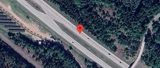 Stillastående fordon på E18 – ett körfält blockerat