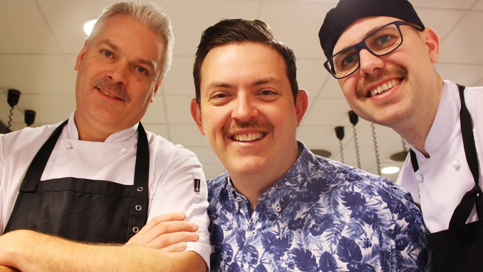 Conny Linder, Ola Falk och Joakim Johansson har kommit god bit på väg med sina mustascher, halvvägs in i Movember. "Hoppas att ännu fler hakar på, månaden är ju inte slut än".