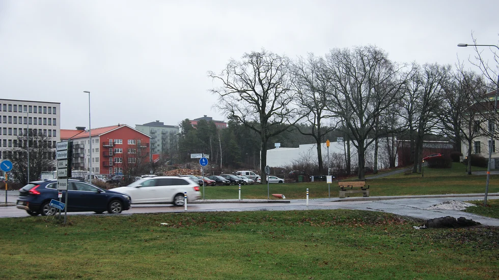 Hastigheten vid cykelöverfarten ska vara max 30 km/h, skriver Ronny Eriksson.