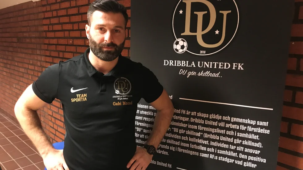 Kvaldags. Dribbla United möter i helgen Lillån i första kvalmatchen till division 1 i futsal. Grundaren Gabi Morad gästar veckans Sportsnack för en intervju om årets säsong och framtiden.