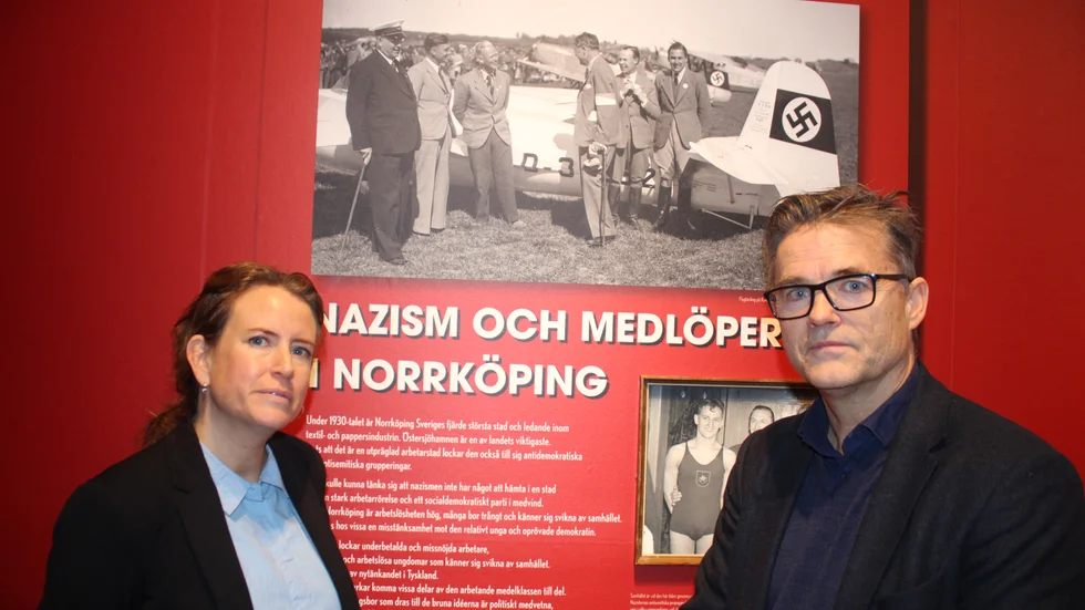 Ellika Kyndel och Johan Perwe på utställningen om nazism som den senaste tiden blivit omskriven för en rad händelser.