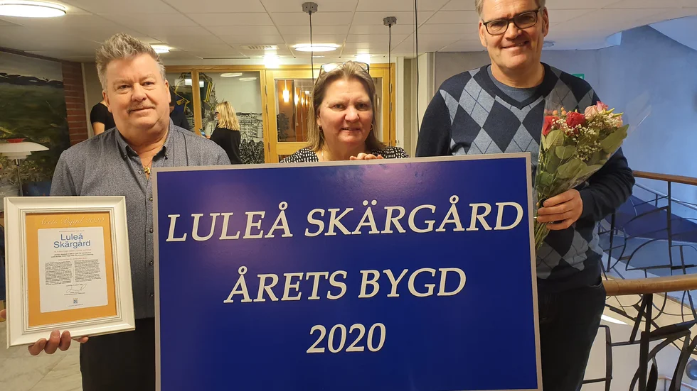 Anders Bensryd, Erika Hansson och Johnny Stålarm tog emot priset för Årets bygd 2020.