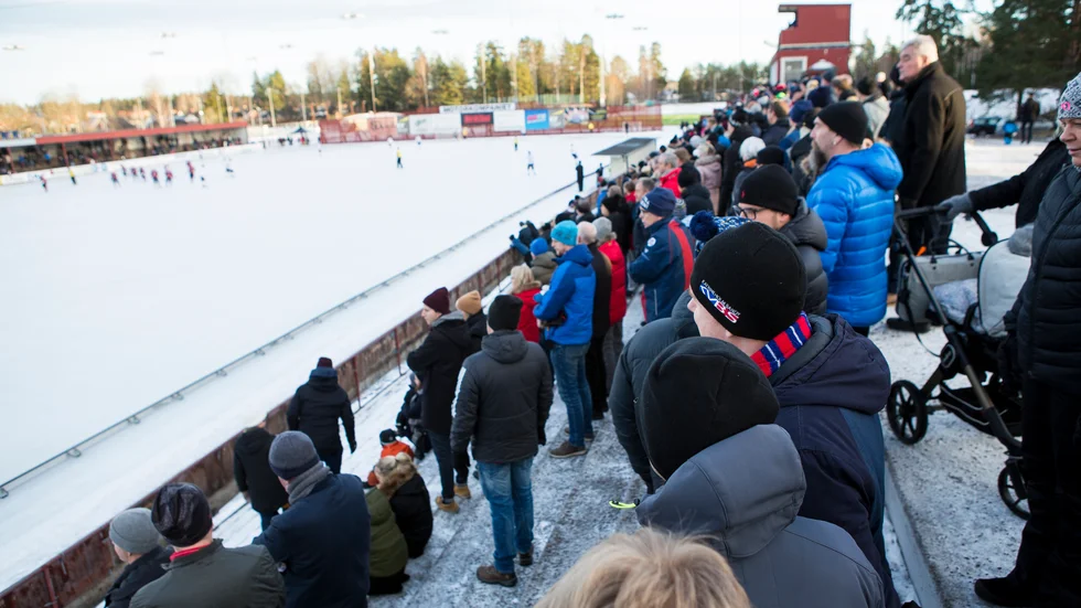 Nästa vinter kan bandymatcherna spelas under tak om allt går som planerat.