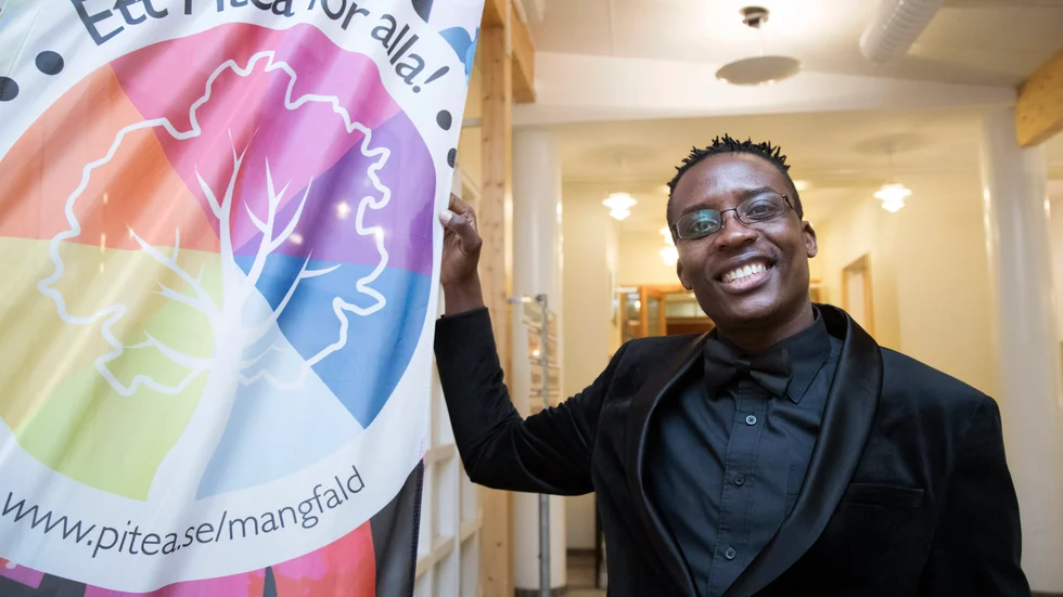 Piteås fristadsmusiker Cris Gera (bilden) spelade tillsammans med Stockholms första fristadsmusiker Ayra Aramnejad på tisdagskvällen. (Arkivbild)
