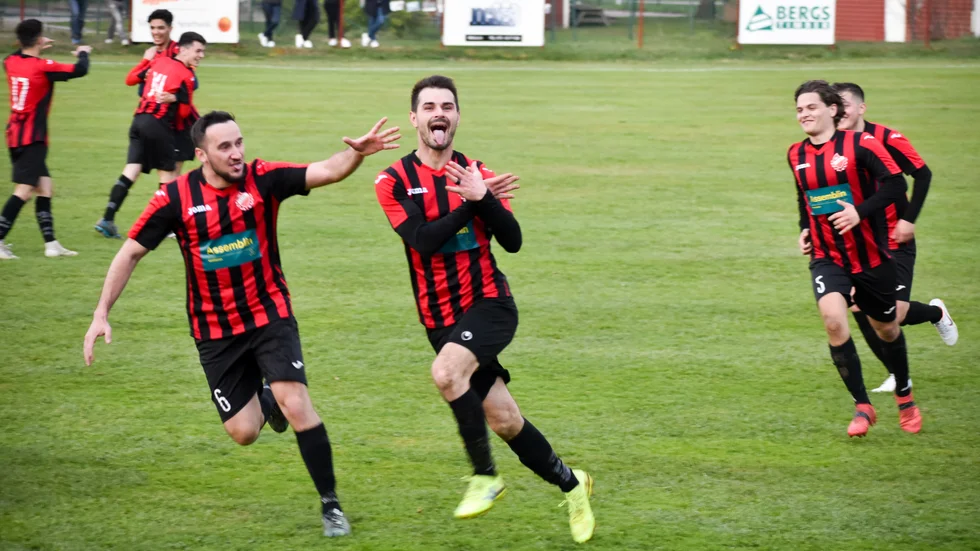 SK Lojal lyckades vinna mot HM IS med 2-1 i en av alla lokala division 5-matcher som spelades under lördagen. 
