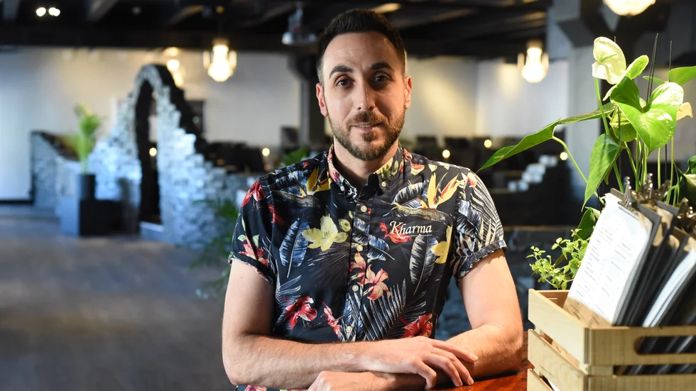 Christoffer Novratidis driver Kharma i Vimmerby som kommer att fokusera på lördagar som festkvällar framöver.