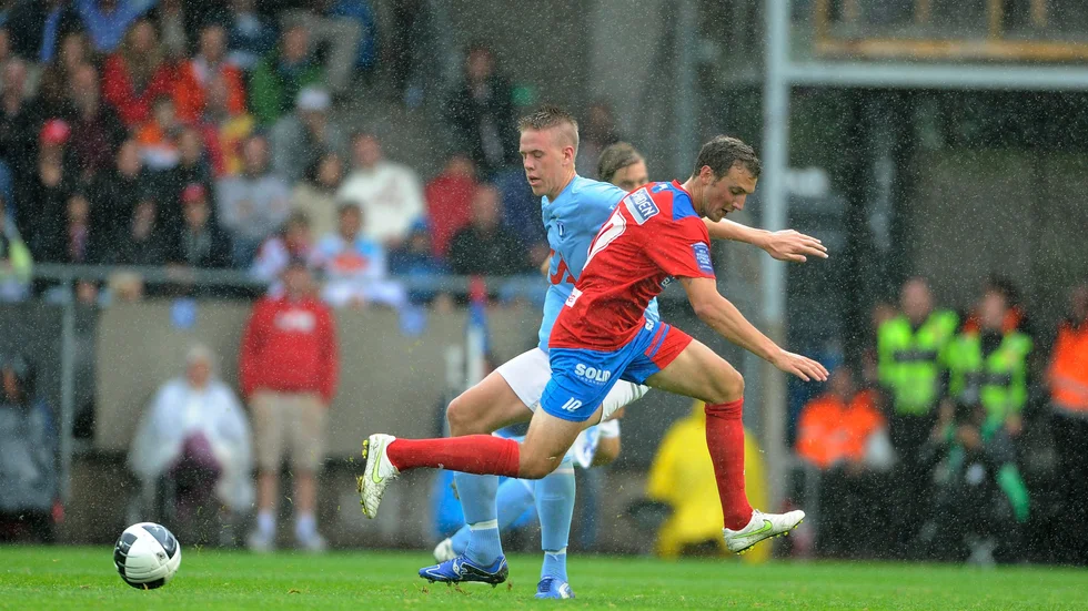 Alexander Gerndt i Helsingsborgs IF:s röda dräkt under allsvenskan 2011.