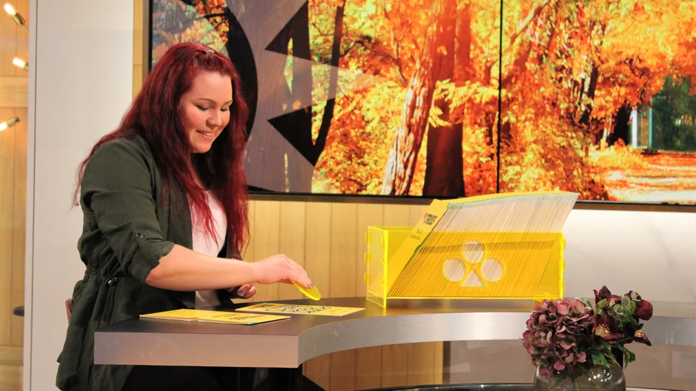 Här skrapar Anna Näsmark från Kiruna fram 100.000 i direktsänd tv.