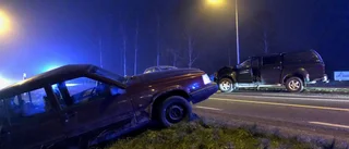 Två till sjukhus efter sidokollision