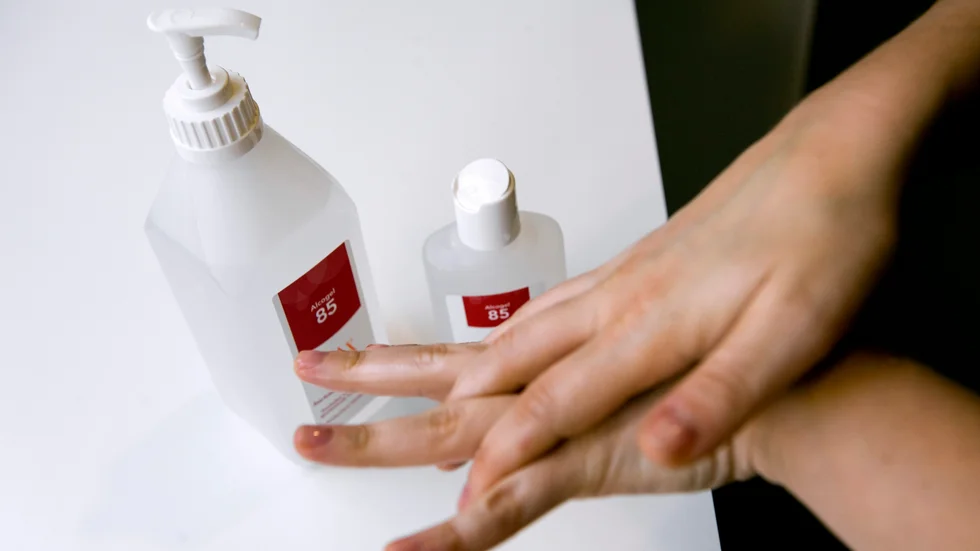 När ska Kullbergska sjukhuset sätta ut handsprit/spritservetter för sina besökare? Undrar insändarskribenten.