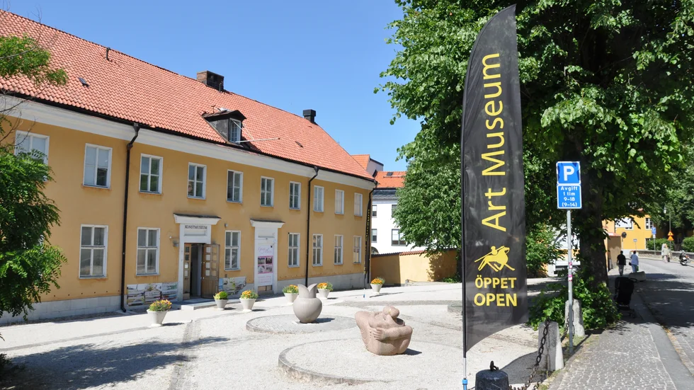 "Under tiden som byggnaden på S:t Hansgatan är stängd pågår verksamheten för fullt. I helgen öppnade Konstmuseets utställningsprogram på Fornsalen".