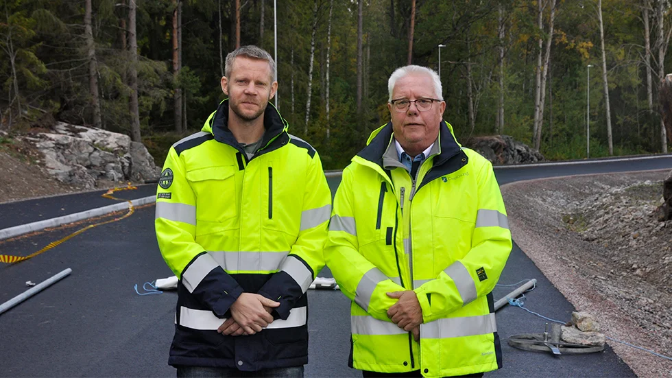 Johan Rubin, till vänster och Mats Lindahl byter arbetsroller med varandra. 