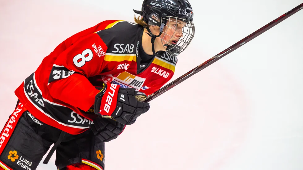 "Jag känner mig trygg i mig själv. Jag tycker också att jag har tagit stora kliv rent spelmässigt", säger Noel Gunler.