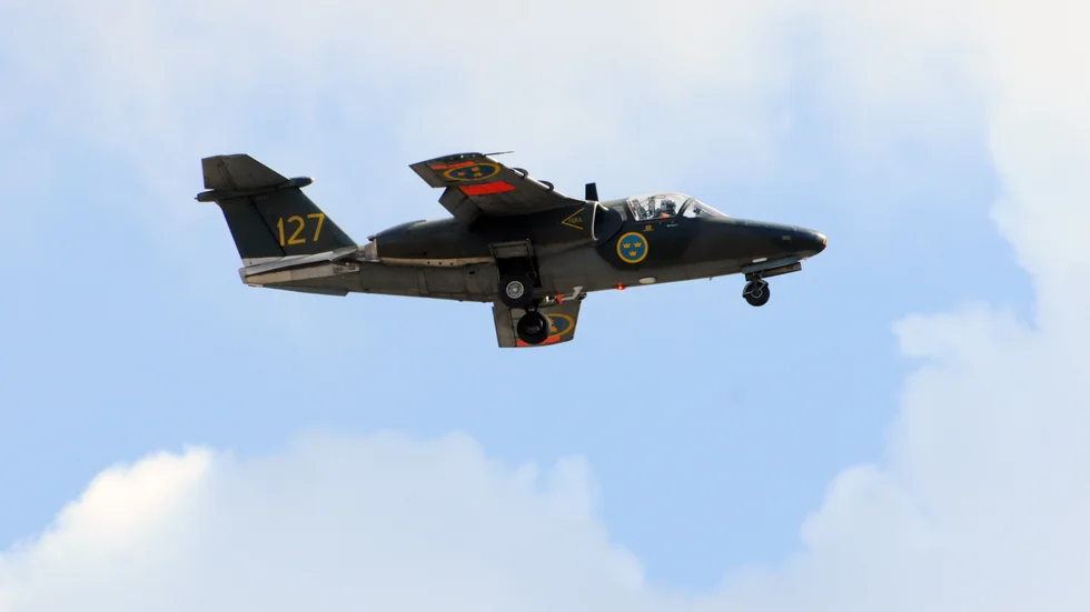 Den 13 november införde försvarsmakten flygförbud av flygplansmodellen SK 60. Detta på grund av defekter som upptäckts i dragbultar i bakkroppen av planet.