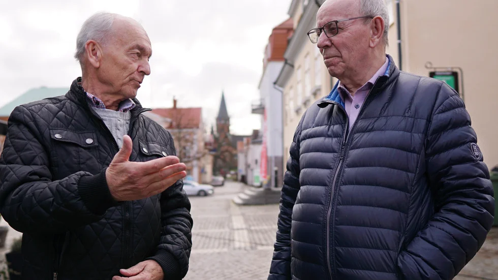 Herbert Paalberg och Lars Adolfsson är kritiska till satsningen på superbussar.