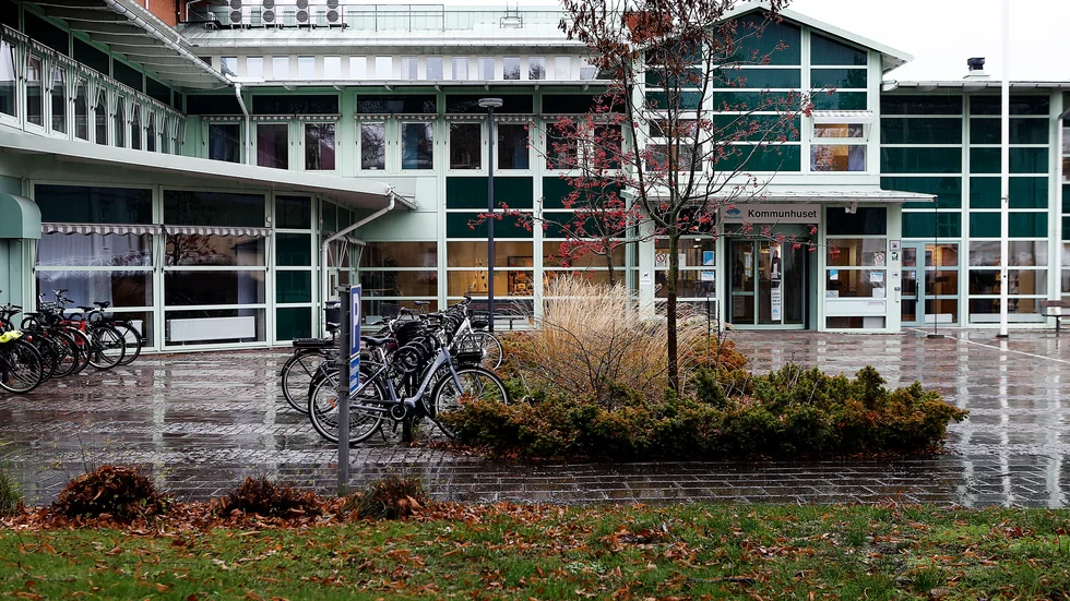 Det behövs mer än politiska partier och politiker för att konstituera en demokrati, skriver debattören.
