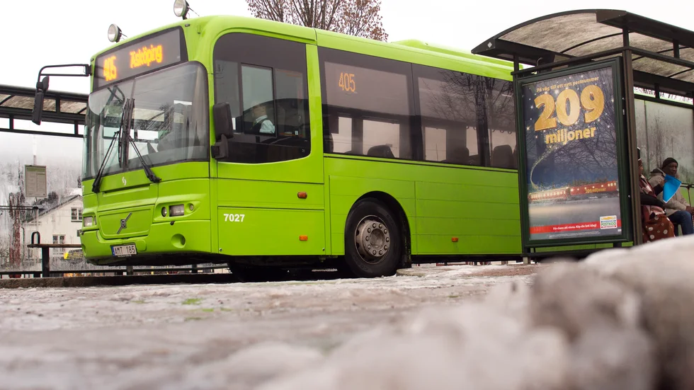 Linje 405 till Äsköping var en av de busslinjer som under tisdagen och tidiga onsdagen var inställda på grund av halkan. Bussarna längs denna linje började återigen rulla under onsdagen.