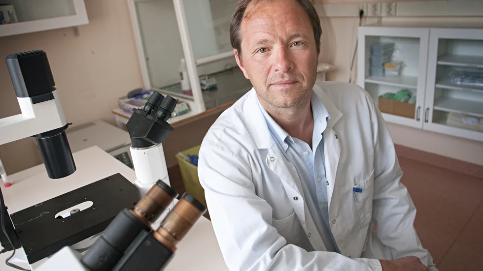 Björn Olsen, professor vid Uppsala universitet, säger att han inte minns mejlet där kollegan Åke Lundkvist vittrar blod från Folkhälsomyndighetens topp.