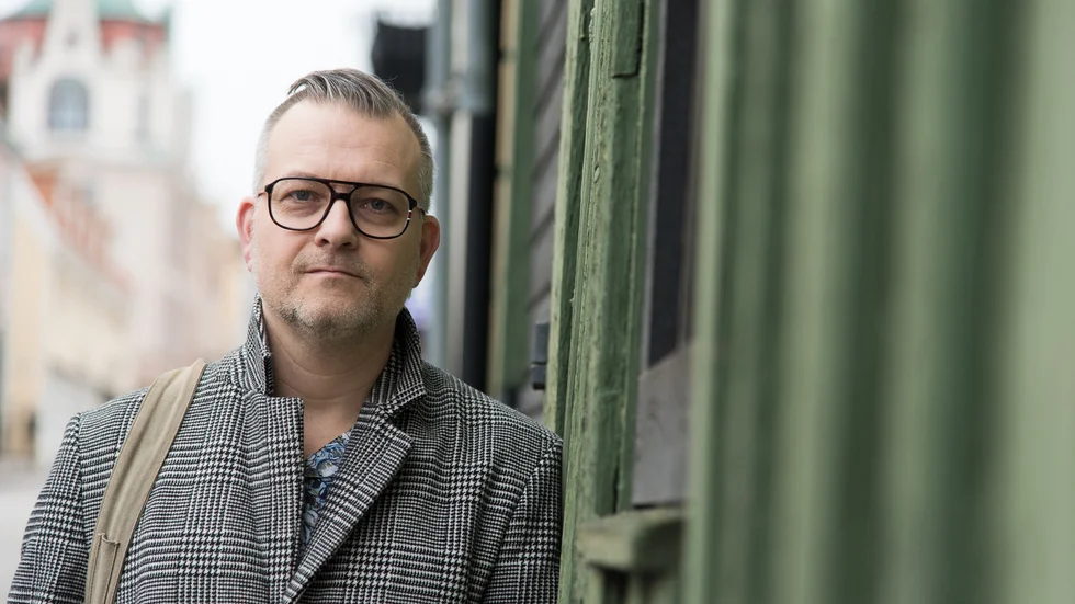 Niklas Wrångberg skulle inte skriva mer på Sankta Gertrudserien. Men nu släpper han en säsong två och startar den med boken Nattugglan. 