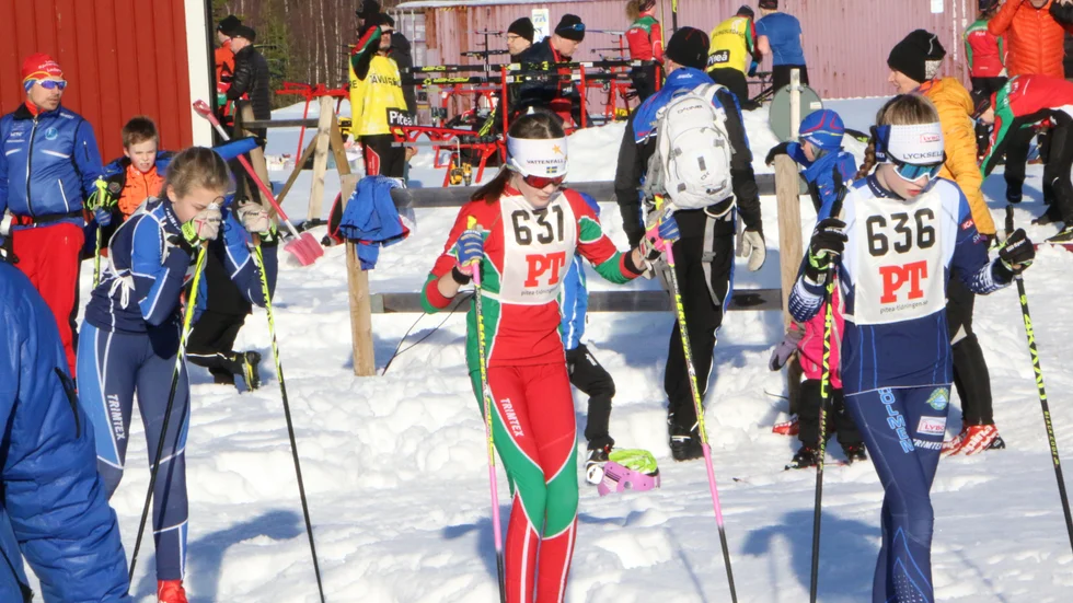 Svenska Skidförbundet tillåter tävlingar för barn och ungdomar födda 2005 och senare. Men Norrbotten väntar ett tag till.