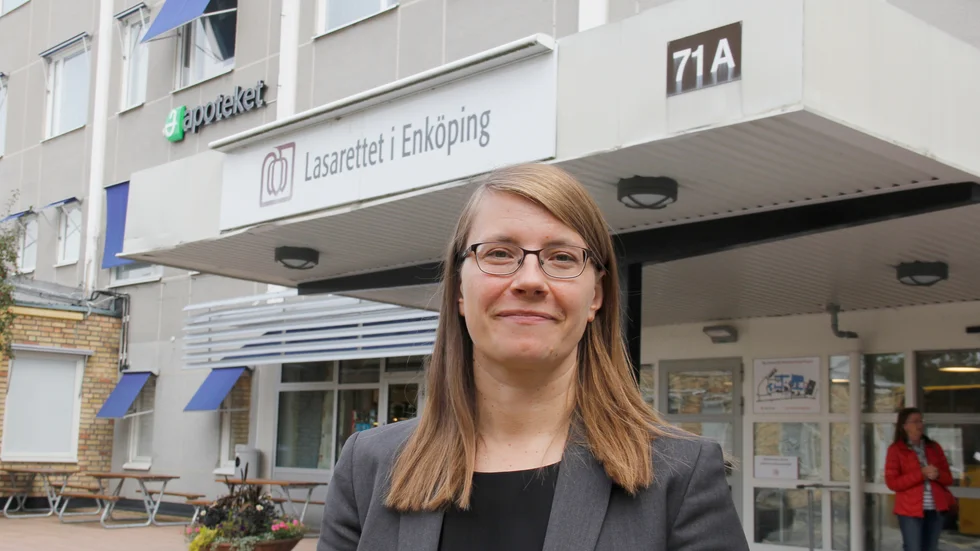 Sjukhusdirektör Johanna Woltjer får svidande kritik från 12 avdelningschefer på Enköpings lasarett.