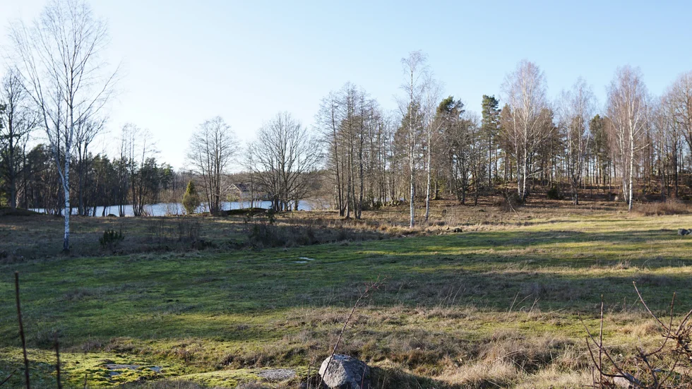 Tvisten mellan Open Infra och kommunen gäller mark utanför Ankarsrum där kommunen tidigare planerat ett nytt bostadsområde.
