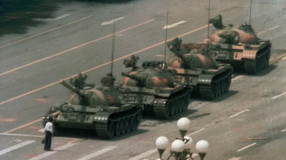 En klassisk bild på demonstrationerna vid Himmelska fridens torg. Arkivbild från 1989.
