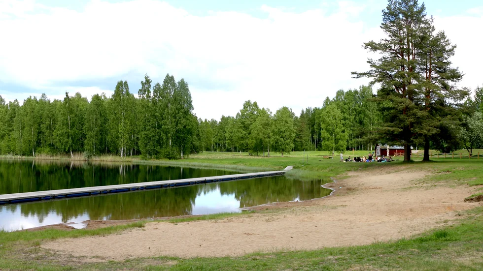 Piteå kommun tar över driften av Hamnvikens badplats, trots att de egentligen inte vill. (Arkivbild)