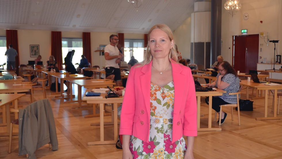 "Fokus ska ligga på kommunens egna verksamheter, inte på att gynna enskilda näringsidkare och medborgare" säger Marianne Sandström.