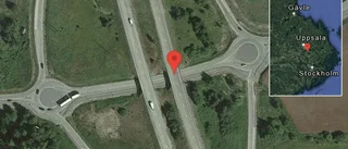 Lastbil står still på E4 - helt stopp i ett körfält