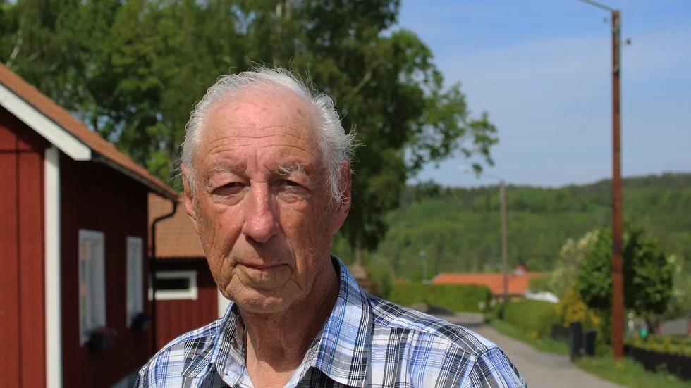 Sture Valund, ordförande i Åby-Jursla vägförening, menar att fullmäktiges beslut om att slopa övertagandet av vägföreningarna är ett svek mot de som bor i ytterområdena.