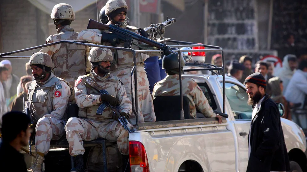 Pakistanska soldater på patrull i Baluchistans huvudstad Quetta. Arkivbild.