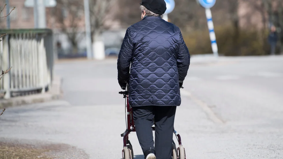 Skribenten tycker att det nya pensionssystemet är en skandal.