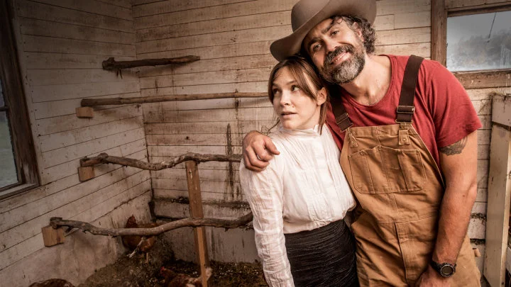 Brita och Kalle Zackari är aktuella i SVT:s nya serie "Hjälp, vi har köpt en bondgård".