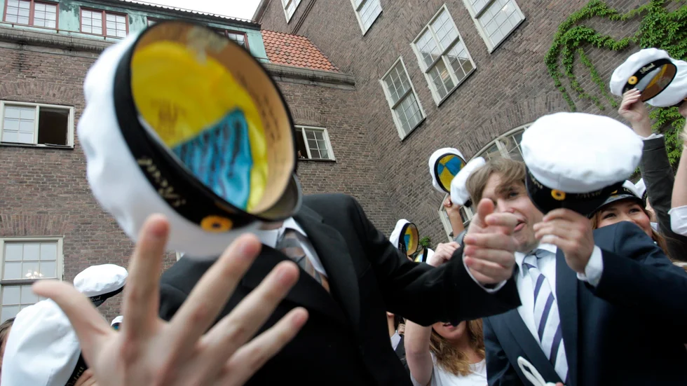 "Att alla elever en dag med godkända slutbetyg i handen ska kunna tacka för sig är inte bara en målsättning. Det är resultatet av en skola för alla".